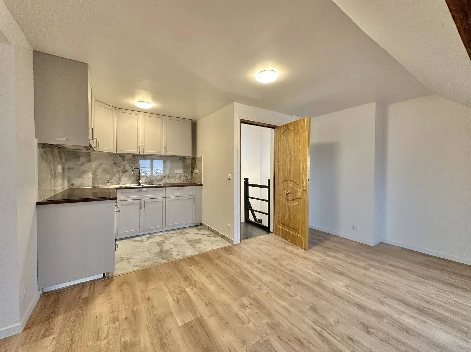 Vue dégagée, dernier étage : Studio cosy de 26,80m² à Dieppe, 76.