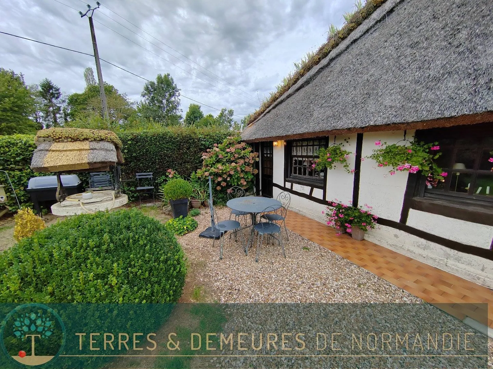 BOURNEVILLE-SAINTE-CROIX  (27500), 5 minutes des commerces.