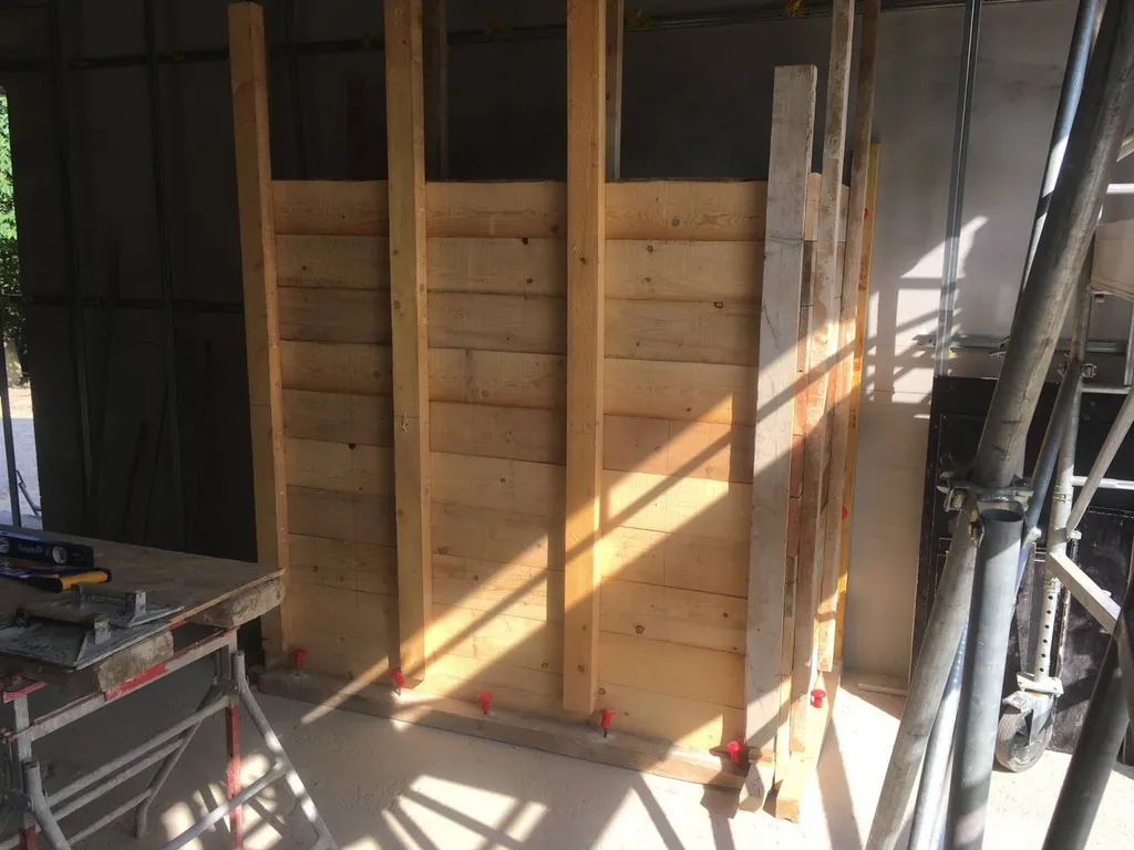 Réalisation d'une cheminée en béton dans une maison neuve à Salon de Provence - coffrage extérieur