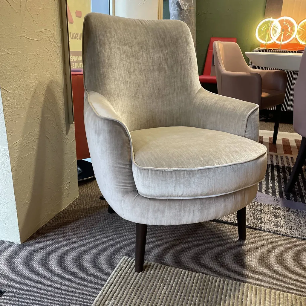 fauteuil voltaire revisité à Hyères