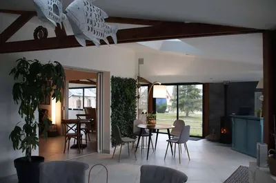 A acquérir, Vaste Maison Récente avec piscine et vue dégagée sur la vallée normande, proche de Cormeilles 27260