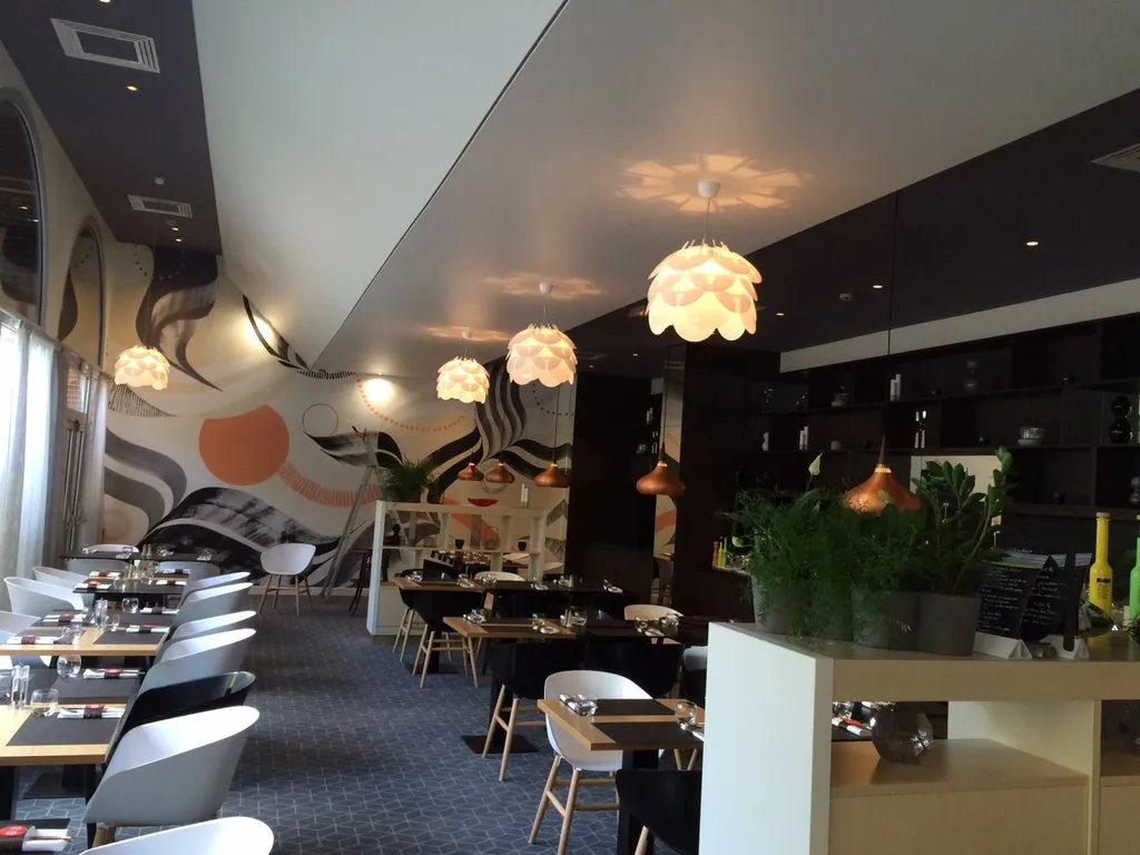 Plafond acoustique 3D restaurant Novotel (Toulouse)