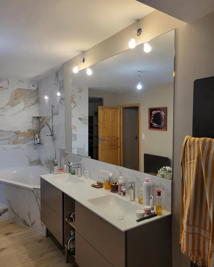 Comment un miroir sur mesure peut transformer votre intérieur
