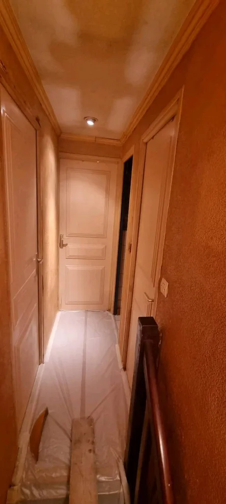 Rénovation enduit peinture intérieure d'une maison tout en couleur près d'Elbeuf.