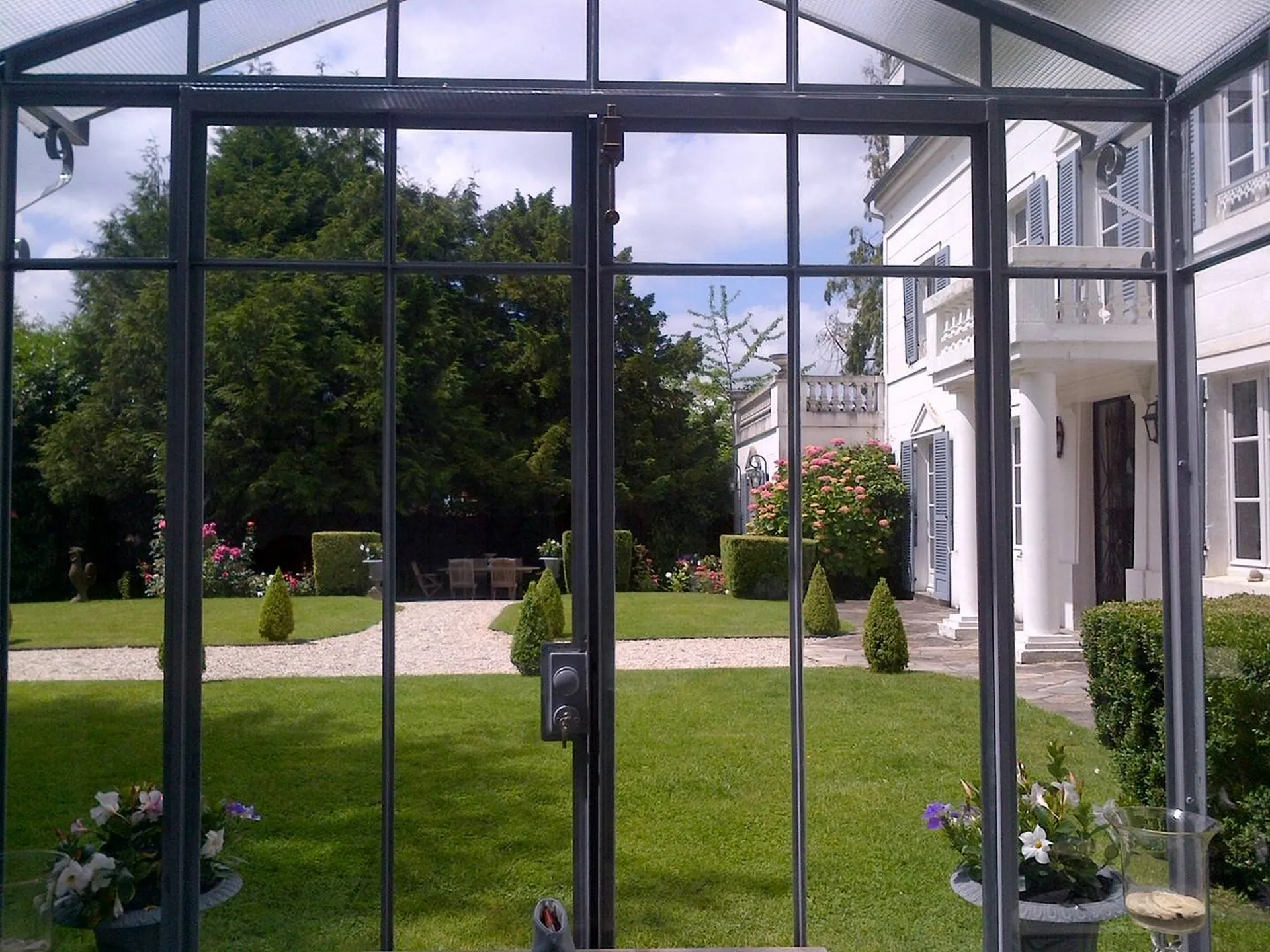 A vendre, centre ville de Lisieux, propriété avec jardin d'hiver