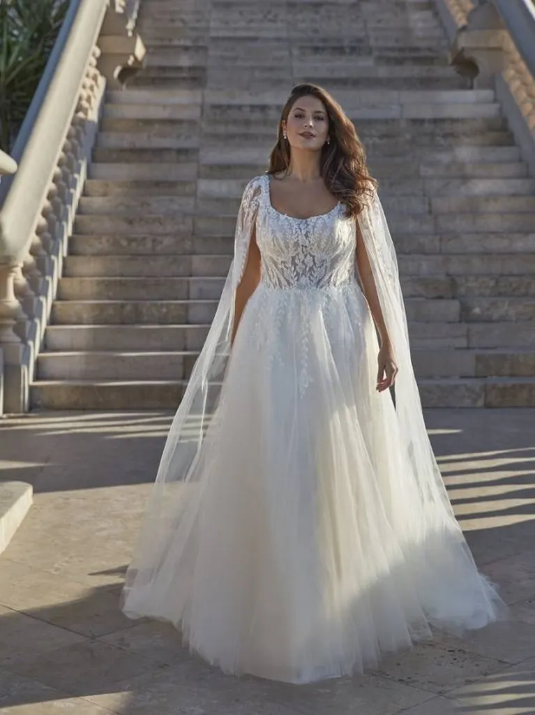 Robe de mariée grande taille avec manches amovibles à Aix-en-Provence