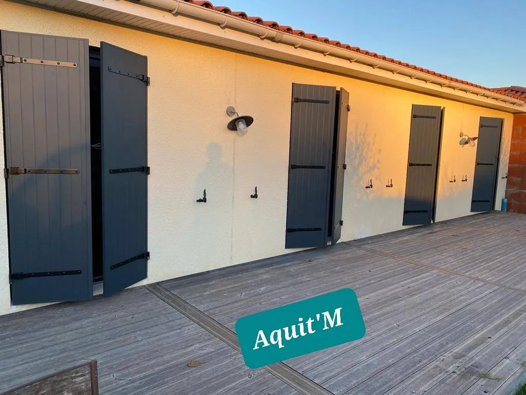 Volets battants aluminium installés par Aquit'M sur Martignas sur Jalle proche Saint Jean d'Illac