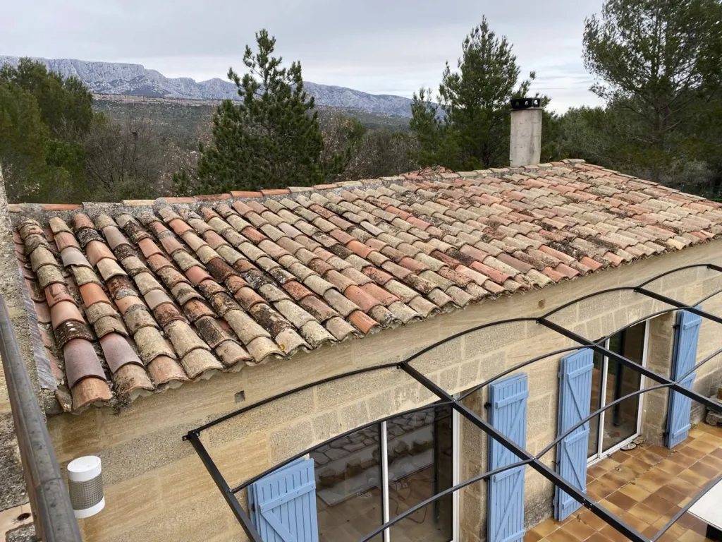 toiture avant intervention sur aix en provence