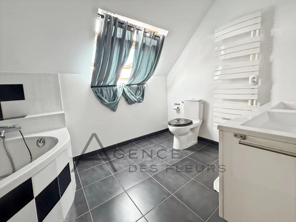 A saisir maison familiale de 131 m² édifiée sur 600m² de terrain sur la commune de ST PIERRE LES ELBEUF 76320