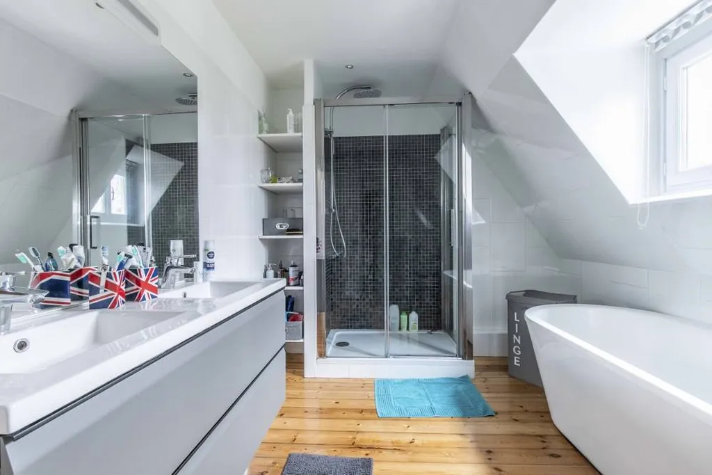 A vendre style contemporain dans une maison ancienne à Montmorency