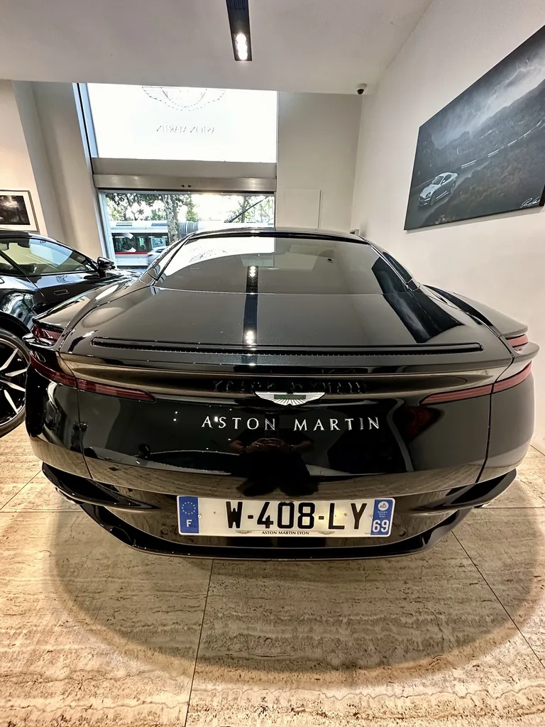 film plastique protection carrosserie film PPF Lyon traitement céramique DETAILING carosserie Aston Martin DB12 