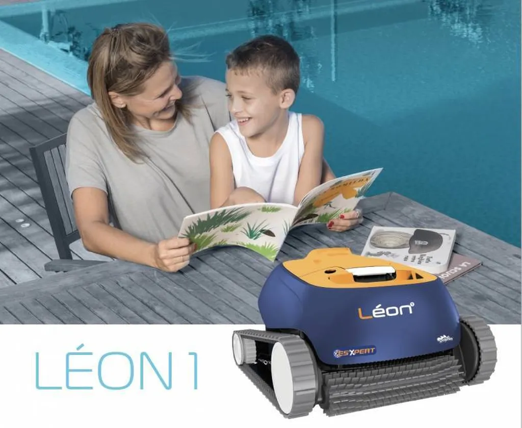 Robot Léon 1 avec affiche