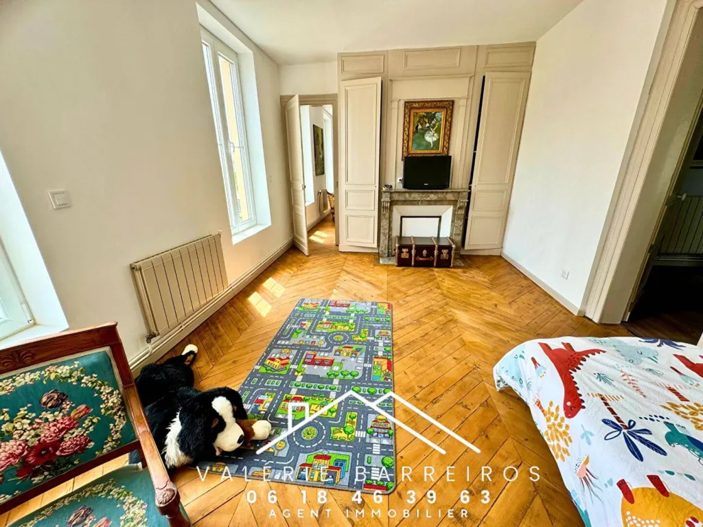 A saisir magnifique maison familiale d'environ 300 m² édifiée sur un terrain de 586 m² sur la commune de TOURVILLE LA CAMPAGNE 27370