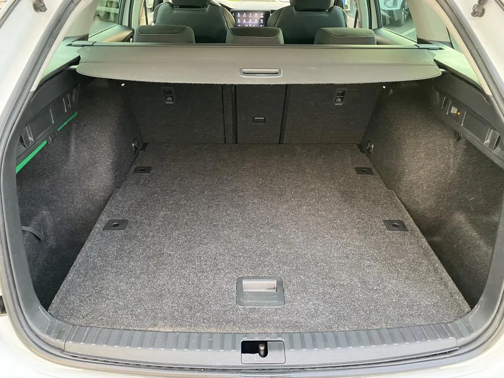 SKODA Octavia Combi d'occasion près du Havre : 2.0 TDI 150 DSG Ambition chez Caudebec Automobiles Normandie