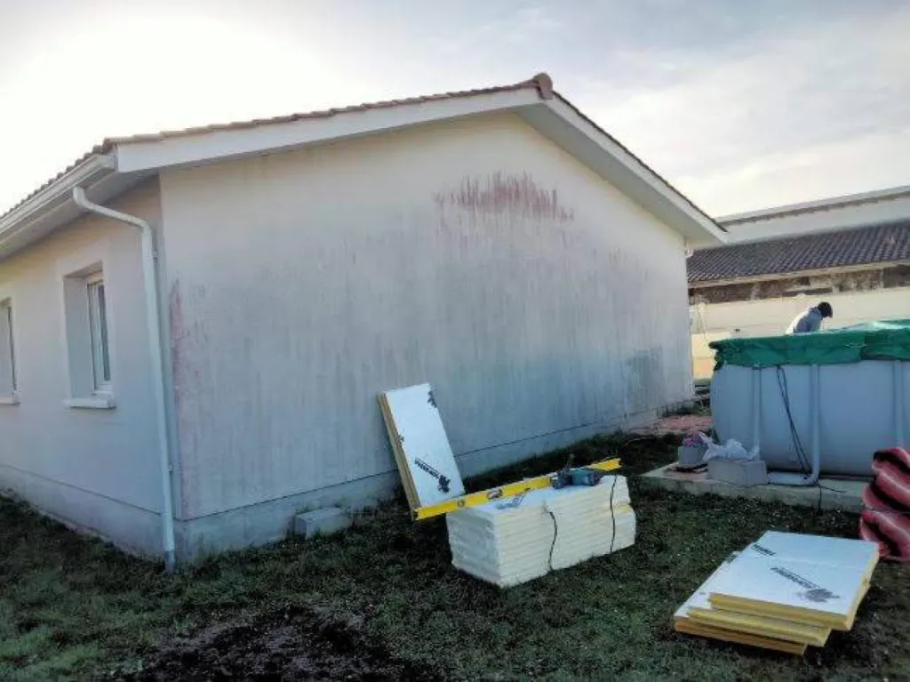 Quelle est la meilleure entreprise de rénovation sur le Bassin d'Arcachon pour installer un bardage bois avec isolant thermique ?