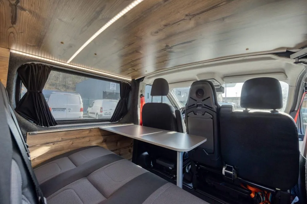 Entreprise spécialisée pour transformer son Renault Trafic Court en van aménagé sur-mesure à Lyon et dans le Rhône