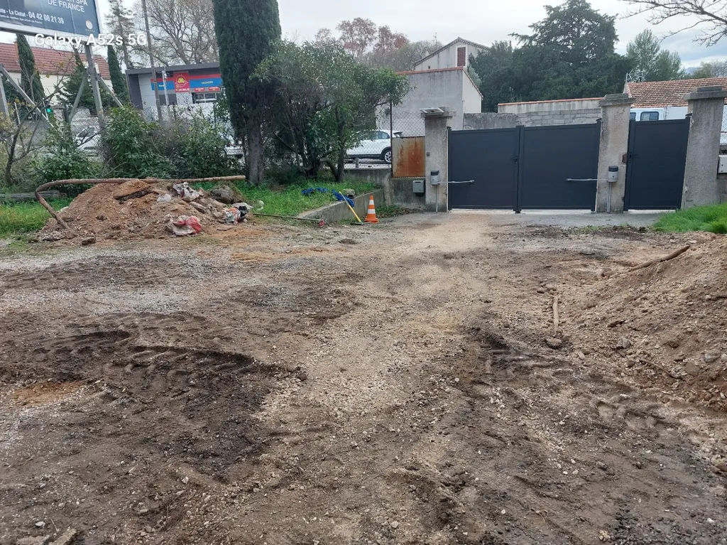 Réalisation d'un assainissement tout à l'égout sur Marseille dans les Bouches-du-Rhône. 