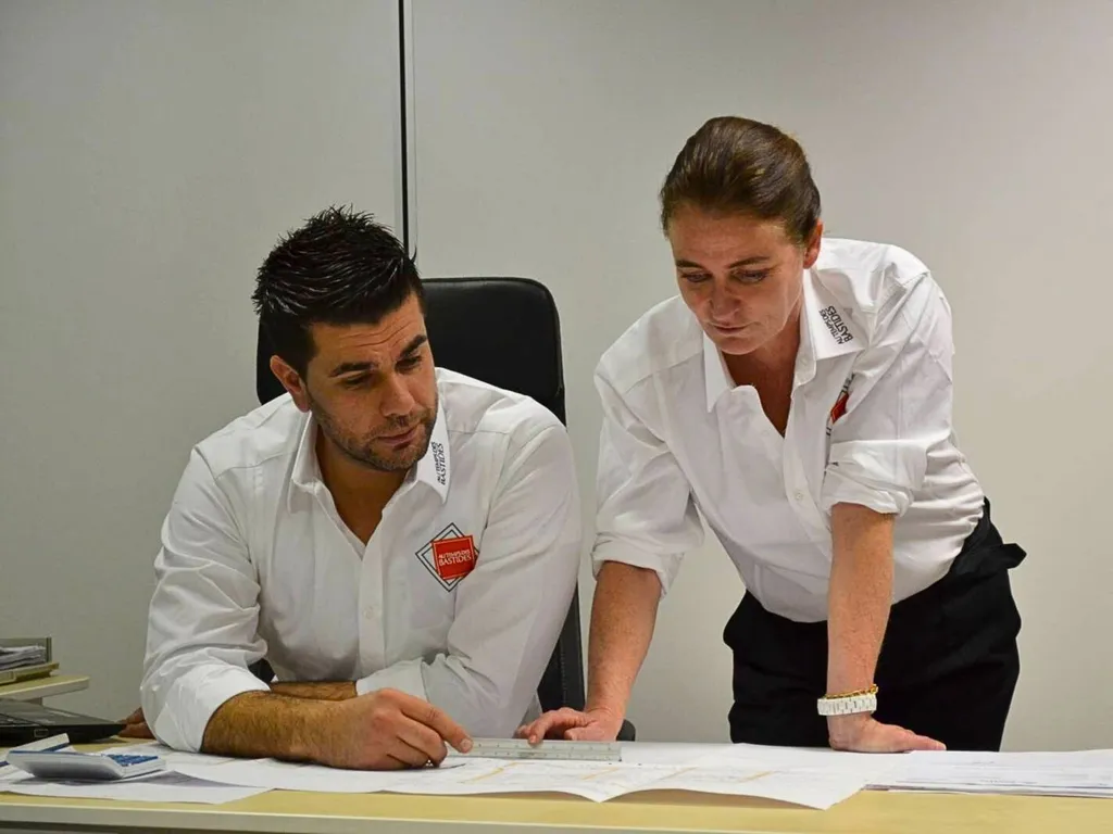 Notre zone d'activité pour ce serviceConstruction de bâtiment ultra contemporain à Ventabren (13122) en région PACA : architecture de rupture utilisant le béton banché et les structures métalliques légères