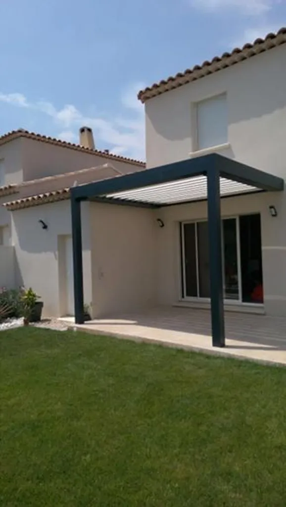 Pergola noir Bioclimatique OPEN sur Aubagne