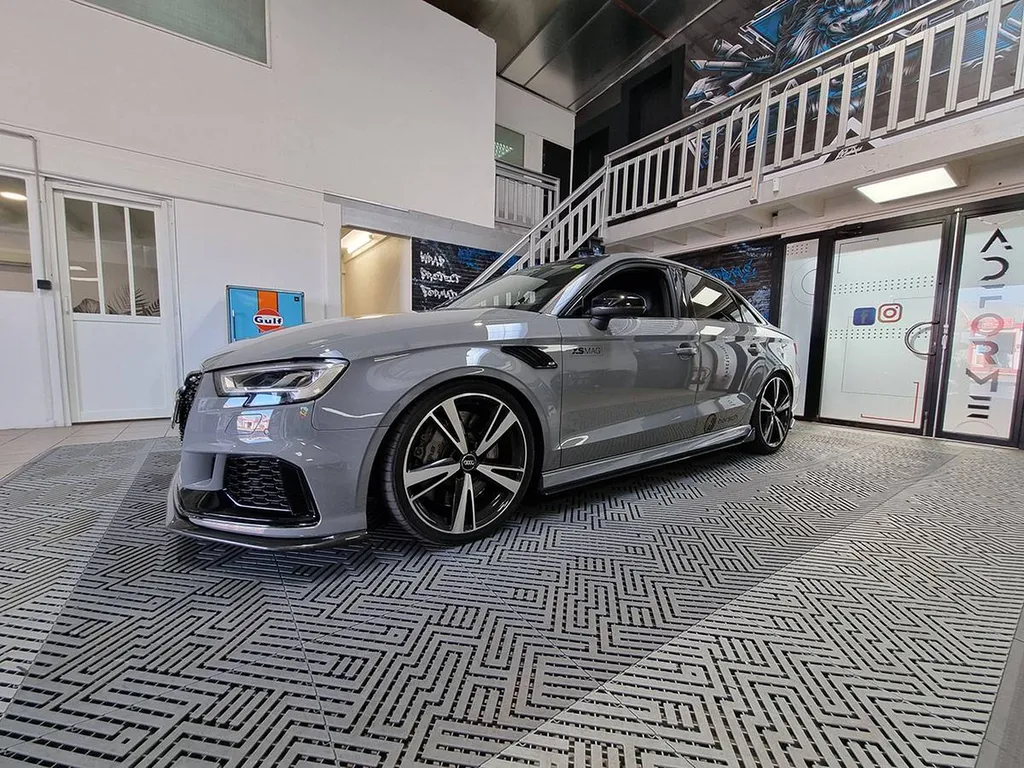 AUDI