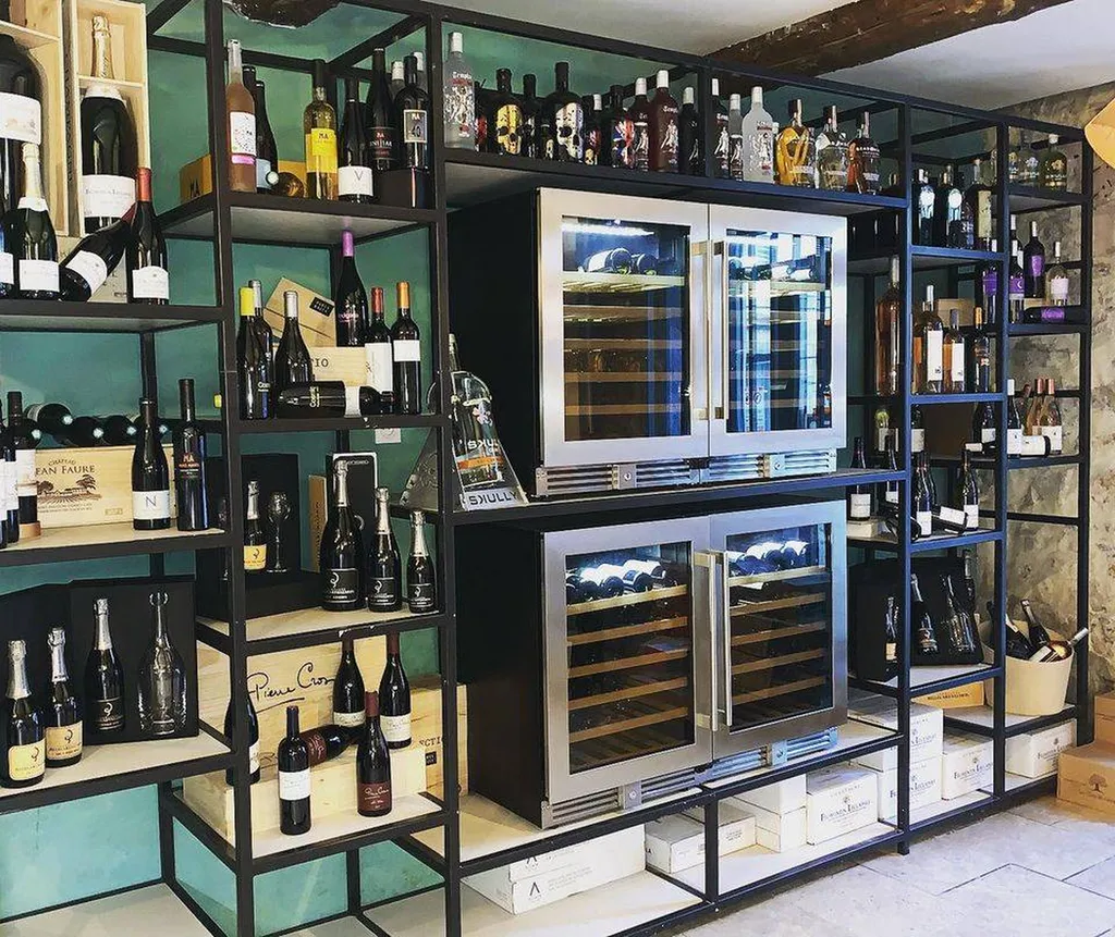 Patine cave à vin métal cuivre oxydé vert de gris