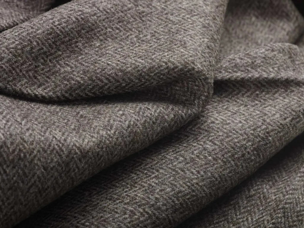 photographe zoom textile 100% laine vierge marron