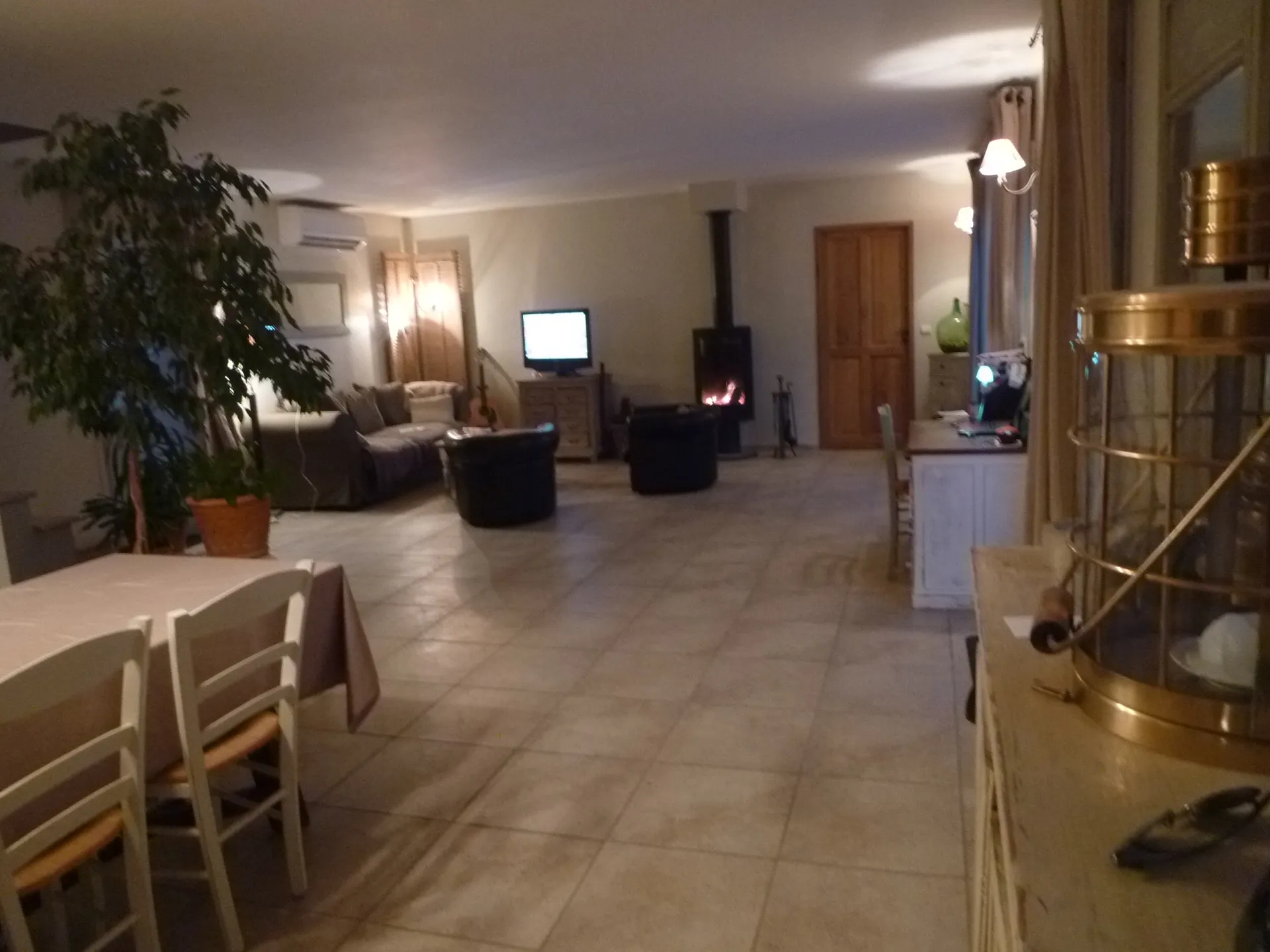 Cuges Les Pins bastide récente