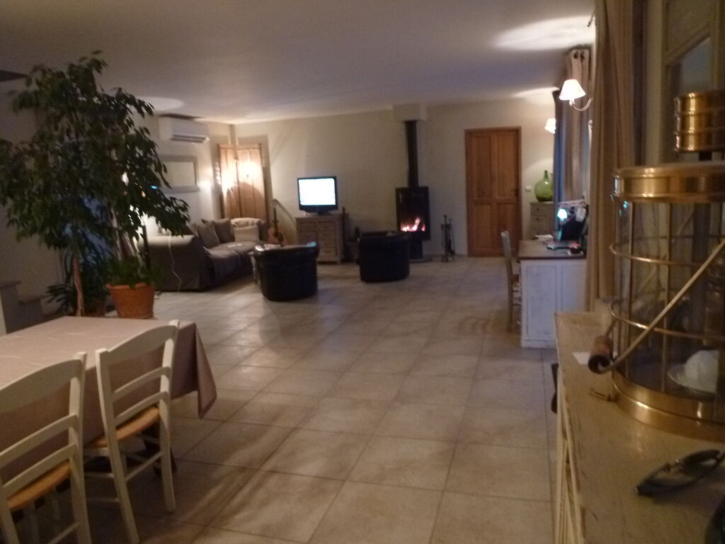 Cuges Les Pins bastide récente