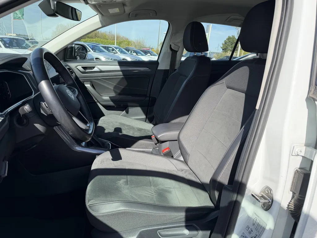 Vente Volkswagen T-Roc occasion proche Le Havre : SUV diesel 150ch DSG7 finition Style disponible chez votre concessionnaire Caudebec Automobiles à La Frénaye