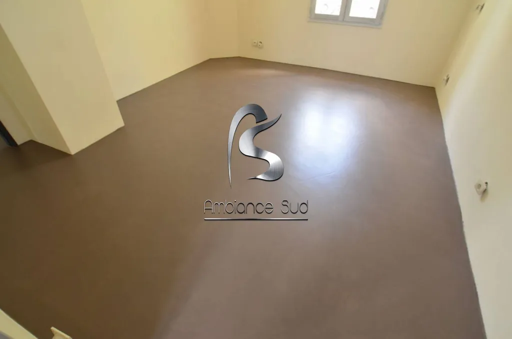 AMBIANCE SUD BETON CIRE TALOCHE A SAINT TROPEZ