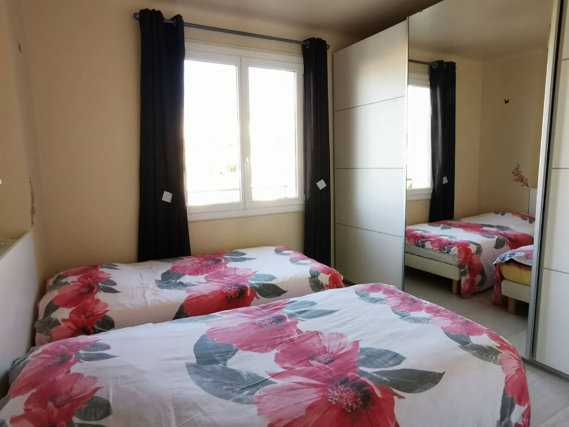 Appartement T3 Cassis dans petit immeuble au centre avec deux balcons et cave 