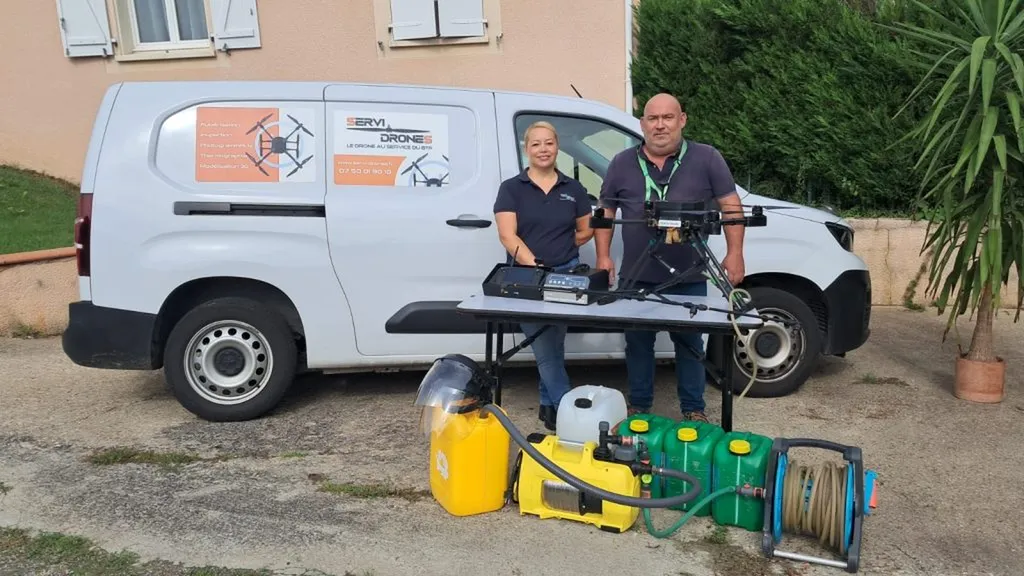 SERVI DRONES : L'Expert du Nettoyage et Démoussage de Toiture par Drone et nettoyage de façade de votre maison ou bâtiment en Nouvelle Aquitaine et Occitanie