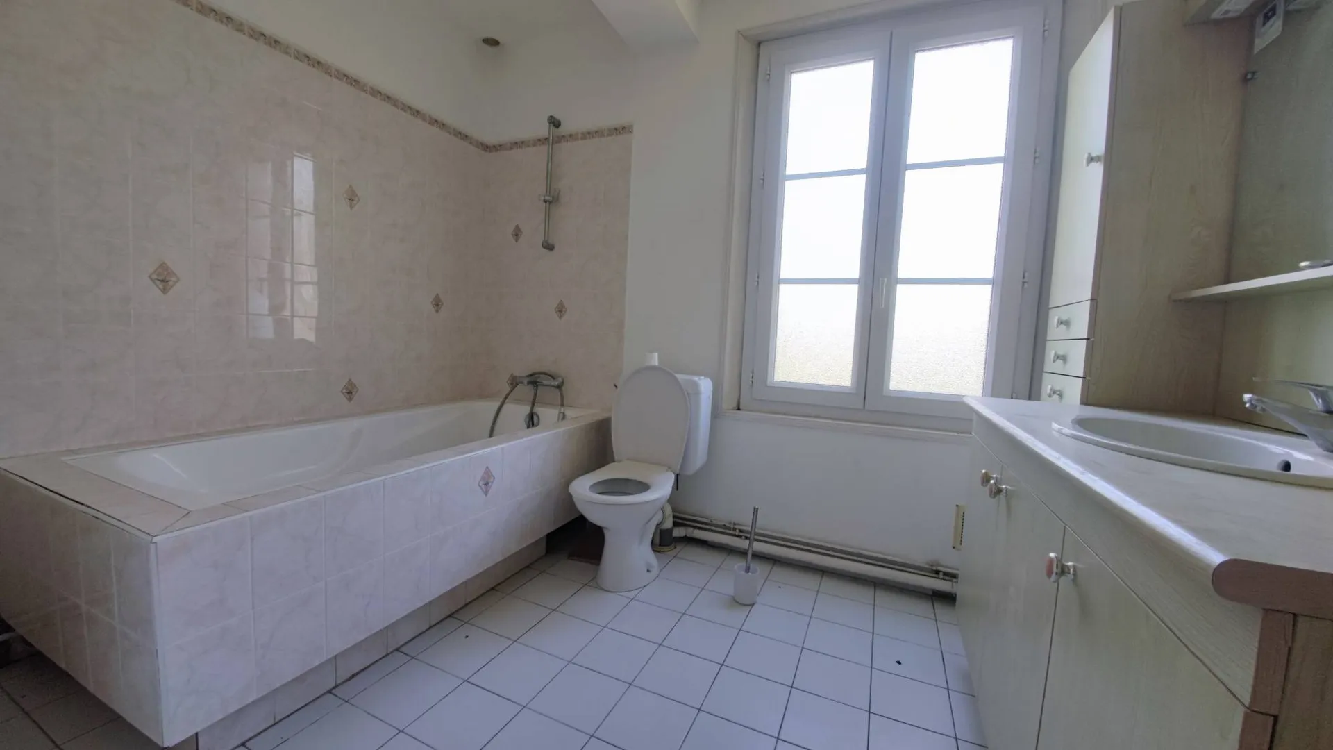 VENDU Ensemble de caractère 20 minutes de la mer