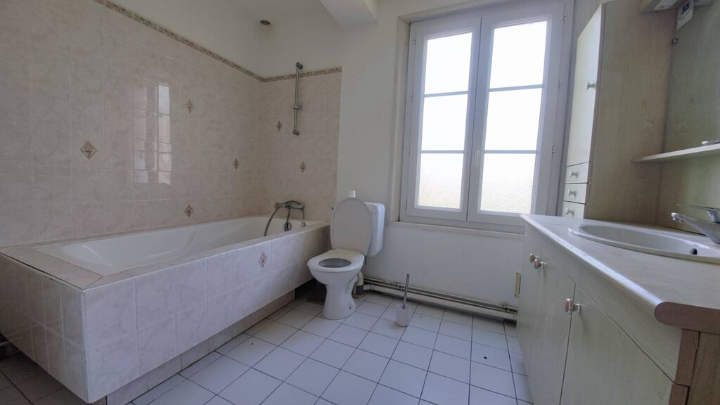 VENDU Ensemble de caractère 20 minutes de la mer