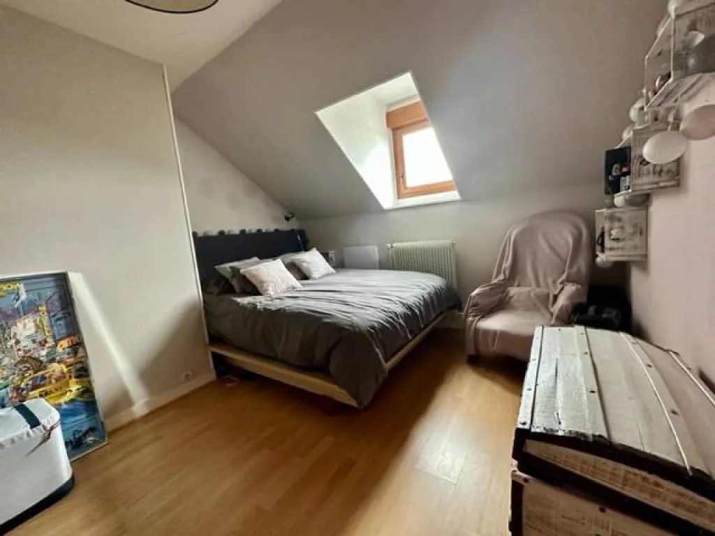 A saisir maison de briques de 220 m² habitables édifiée sur une parcelle de 1051 m² sur la commune de Saint Pierre Les Elbeuf