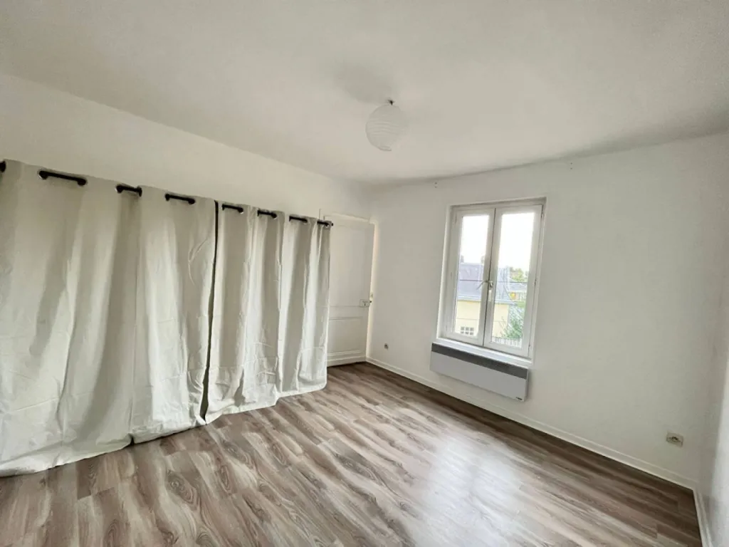 Située au 02 rue Jules Marie à Rouen