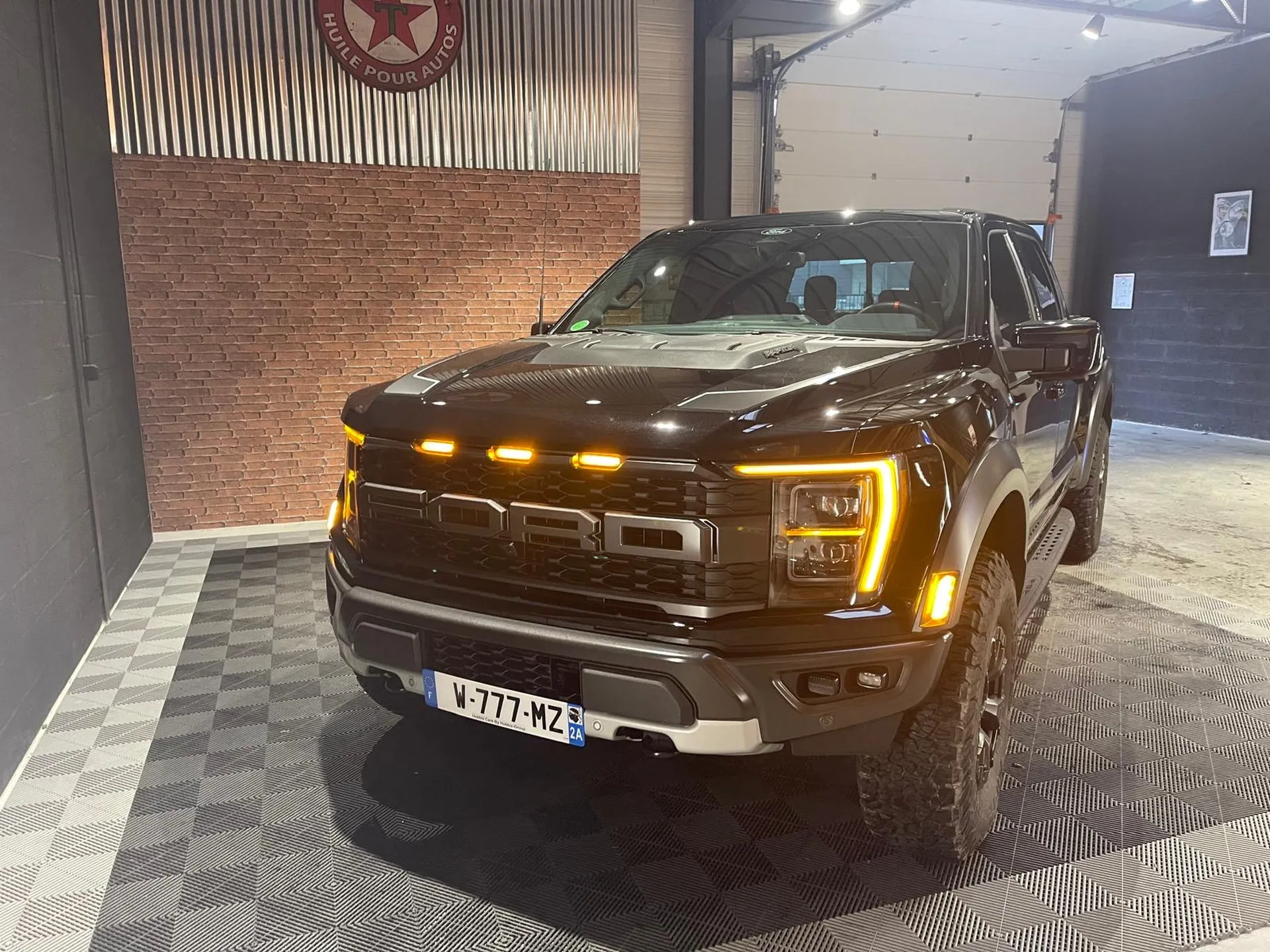 Ford F-150 Raptor import Canada full options : exemple de véhicule concessionnaire livré en France homologué