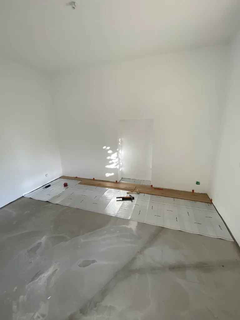 Pose d’un parquet stratifié dans une maison à Bormes les mimosas