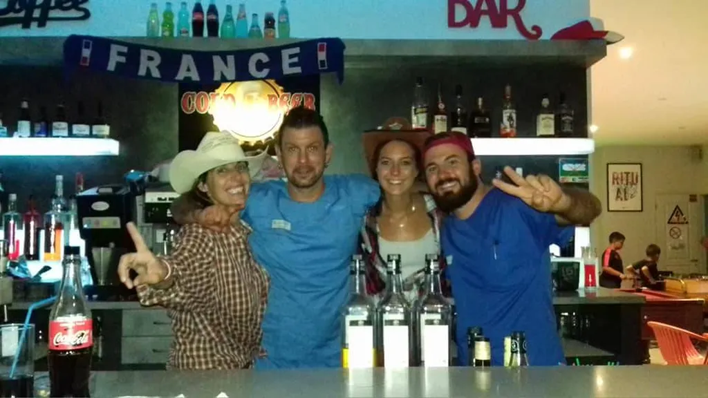 l' équipe du Mas rock Café camping le mas de la plage