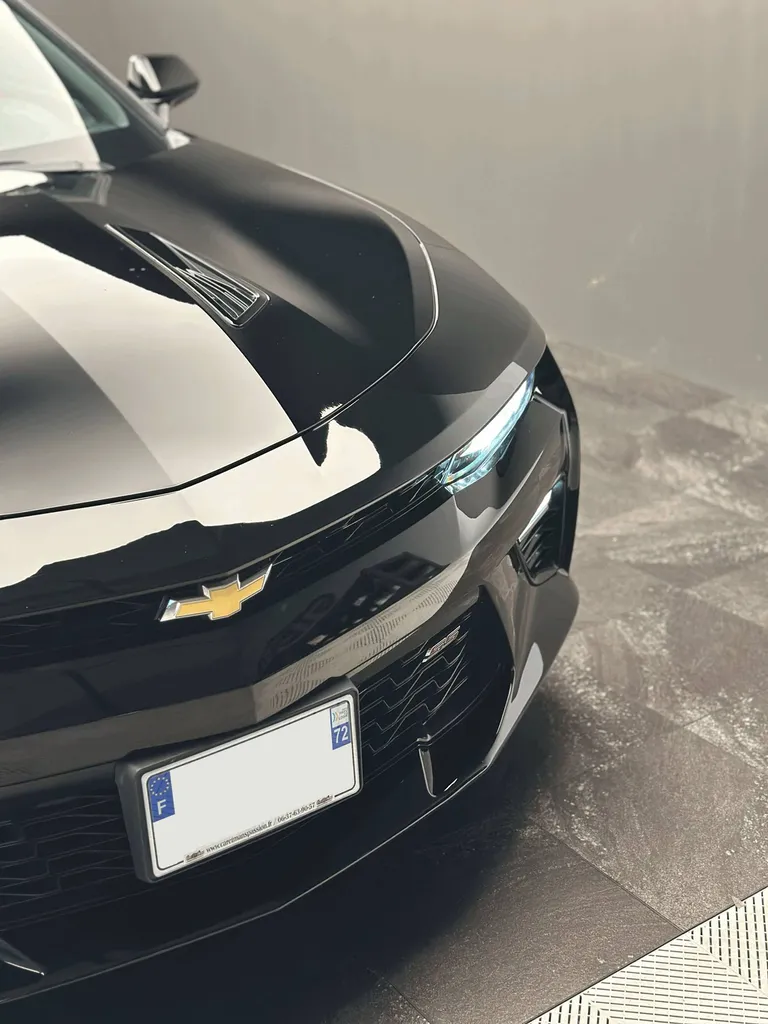 Lustrage brillance sur une Chevrolet Camaro SS à notre atelier à Le Mans (72)