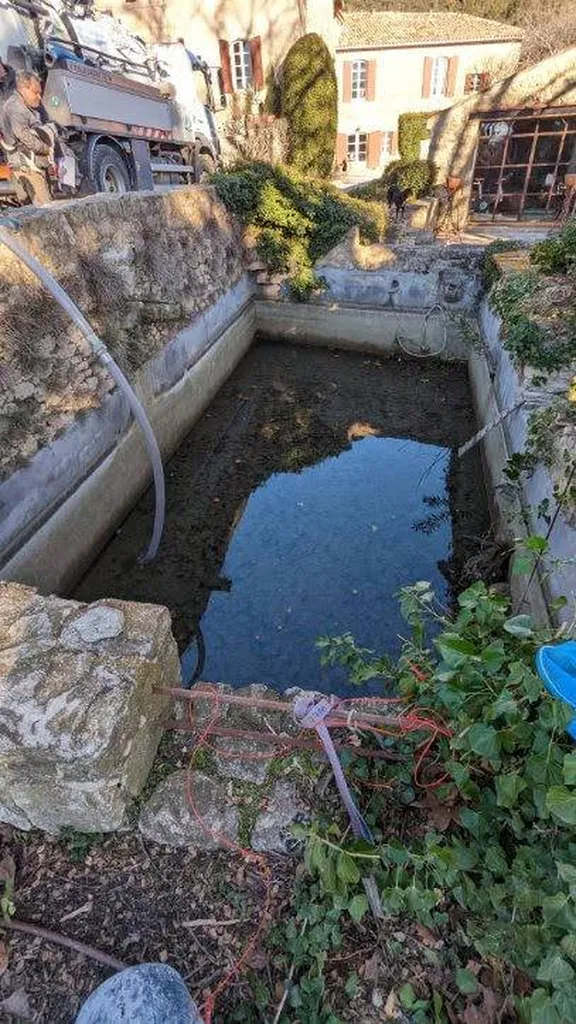 Pompage d'un bassin à Lourmarin