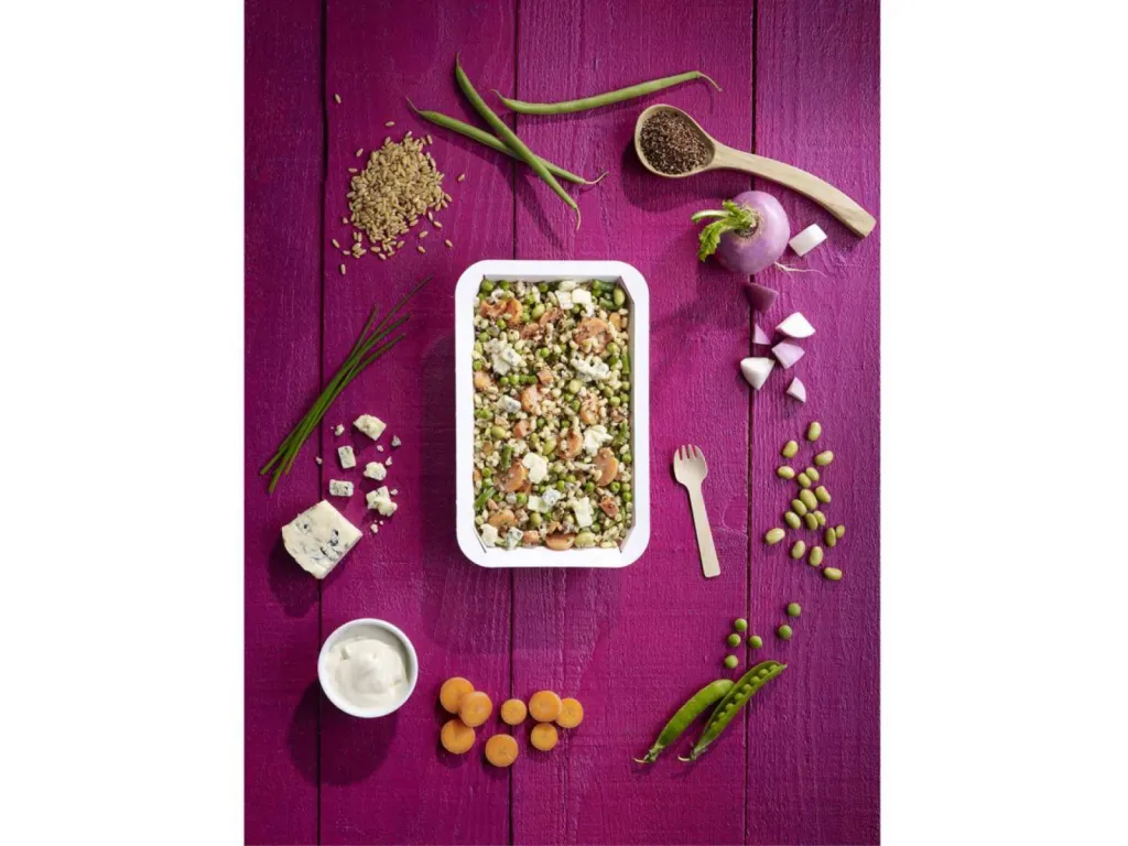 photographe culinaire pour Bonduelle à Lyon packshot de la barquette avec les ingrédients de la recette autour