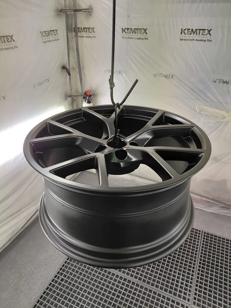 Rénovation intérieur / extérieur de 4 jantes uni d'Audi RS3 de Mornant