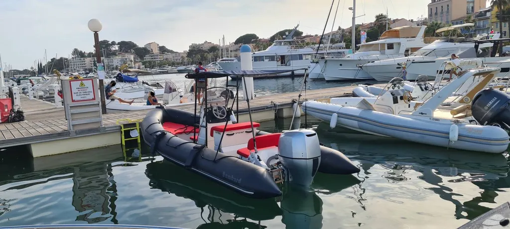 Vente de semi-rigides à Banbol 83