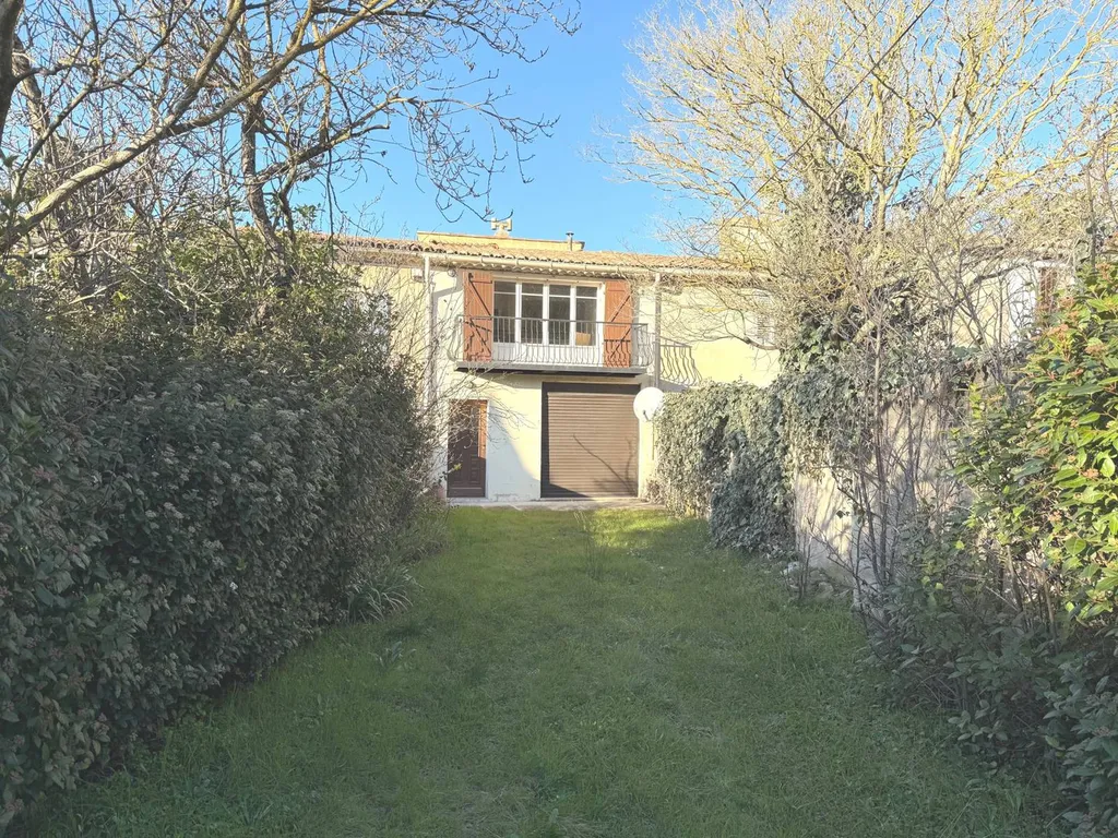 Maison de campagne de Type 3 Roquefort la Bédoule rare à la vente dans un quartier recherché au calme, cadre champêtre