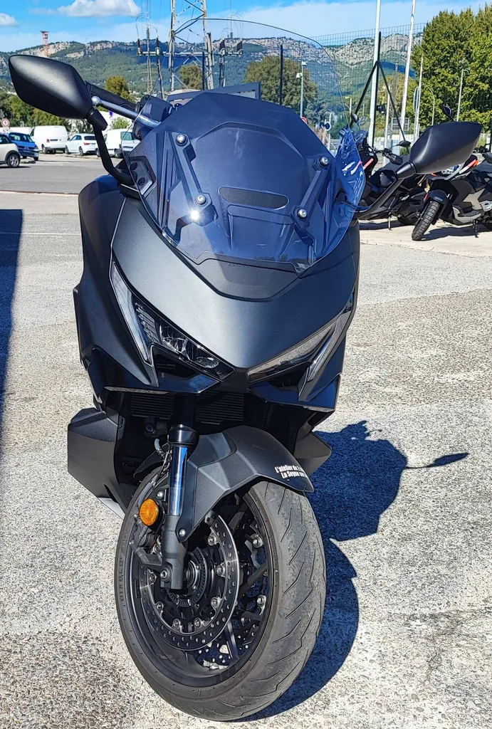 HONDA FORZA 750 DU 01/2025 AVEC 700 KM