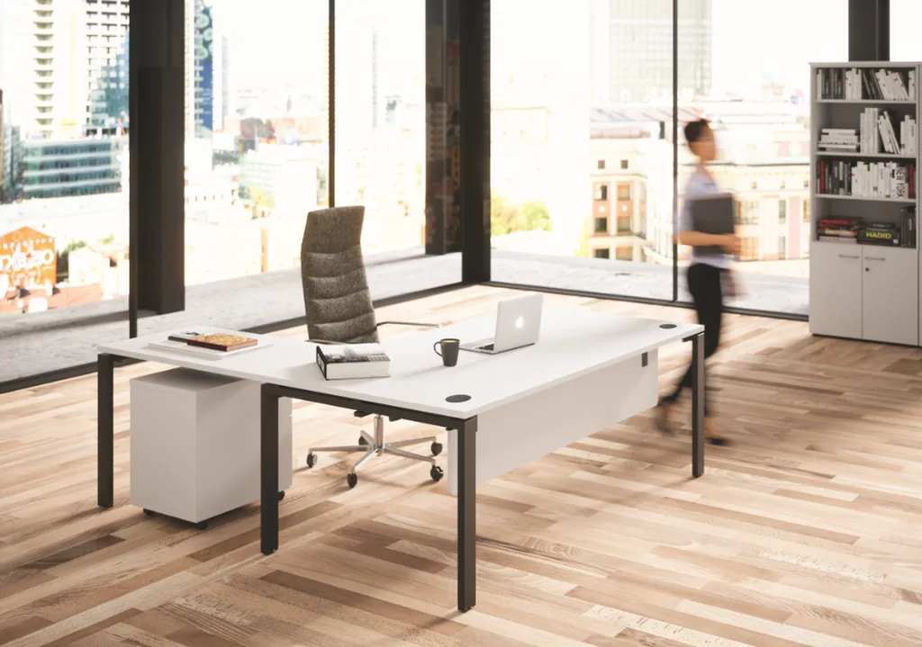 Bureau de direction Blanc avec retour pour aménager des bureaux exécutifs à Marseille