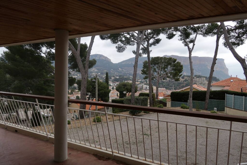 Appartement T4 Cassis dans le centre avec terrasse vue Cap Canaille et garage 