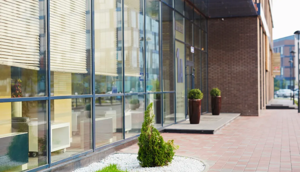 Réhabilitation de bureaux et rénovation de façade du site MEDICOS à Izernore (01) – Mission Économie, Fluides et VRD pour bâtiment tertiaire