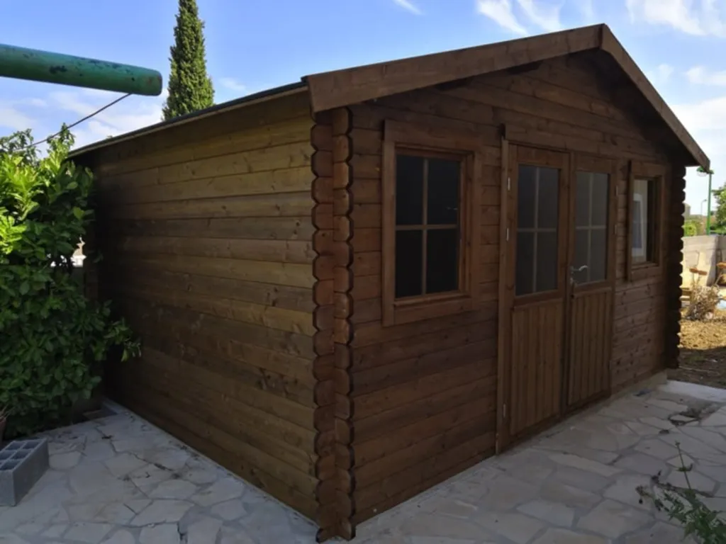 Construction d’un abri de jardin sur dalle béton en bois autoclave classe 4 à Mèze proche de Sète